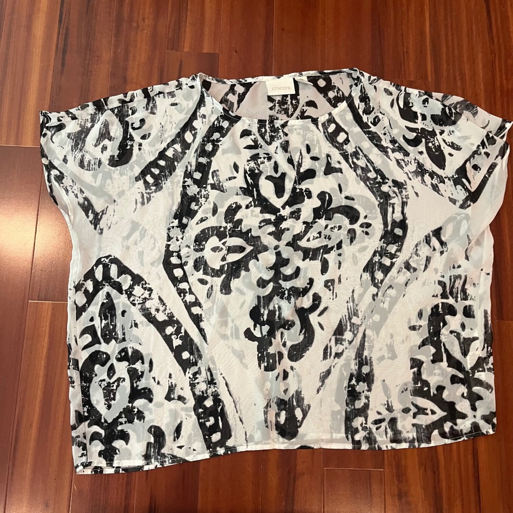 Chicos Sheer Top White Black Abstract Medallion Blouse Flowy Relaxed Size 1 M